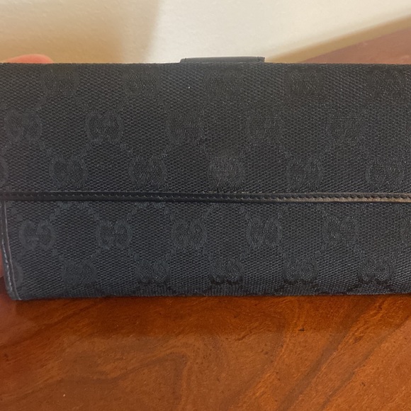 Black Gucci wallet! Gorgeous!! Excellent used condition. - Picture 4 of 12
